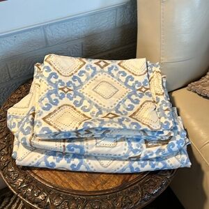 Full Set of 6 items, flat and fitted sheets plus 4 standard pillows